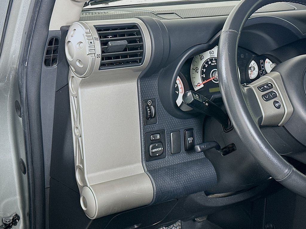 Thumbnail: 2012 Toyota FJ Cruiser - 10