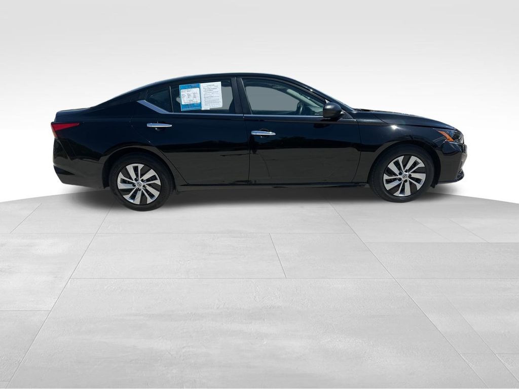 2024 Super Black Clearcoat Nissan Altima 2.5 S FWD Sedan