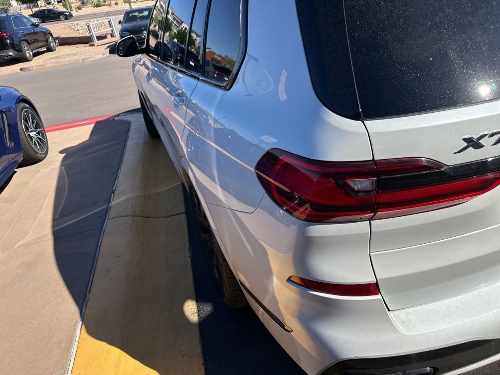 Thumbnail: 2021 BMW X7 - 10