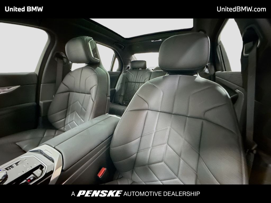 Thumbnail: 2026 BMW i7 - 5