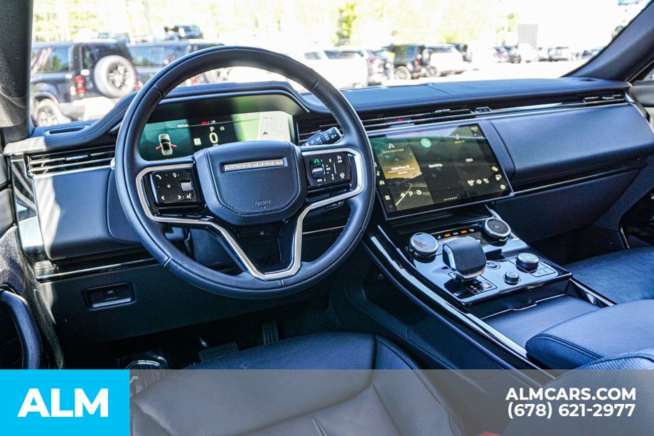 Used 2023 White Land Rover SE image 27