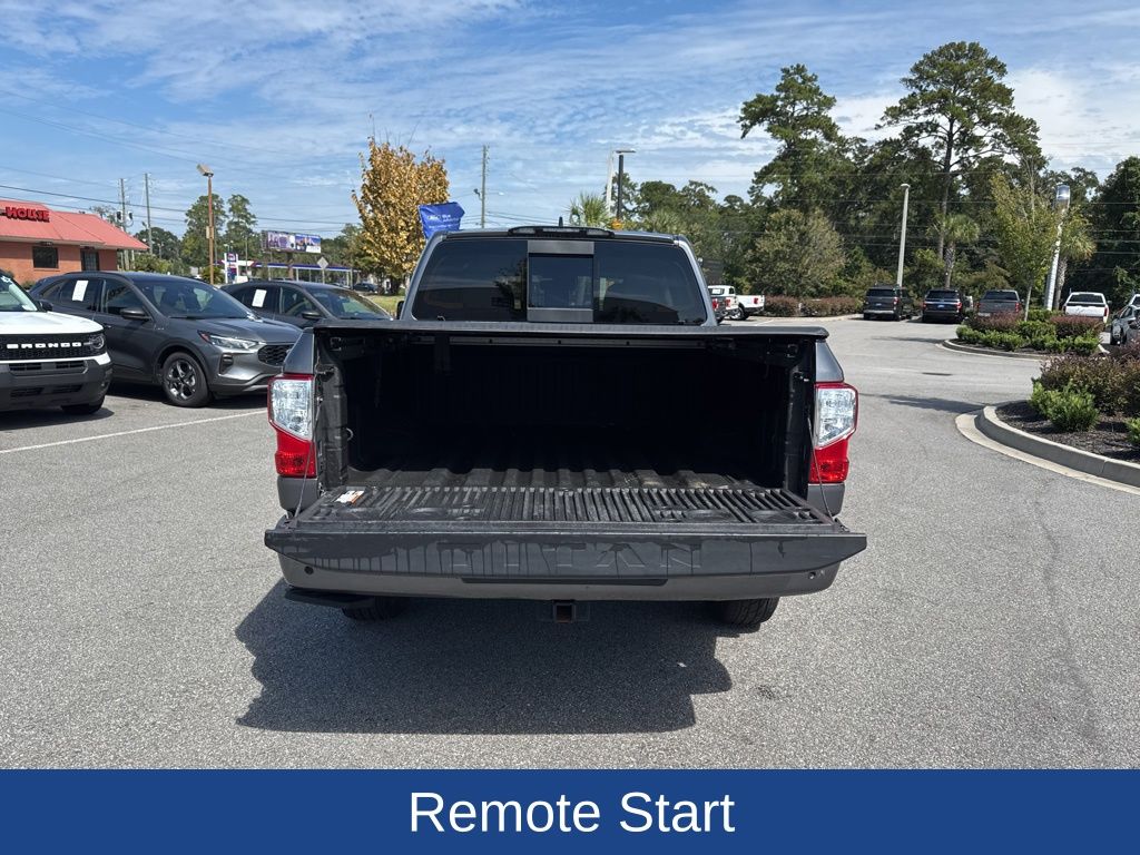 2022 Nissan Titan SV