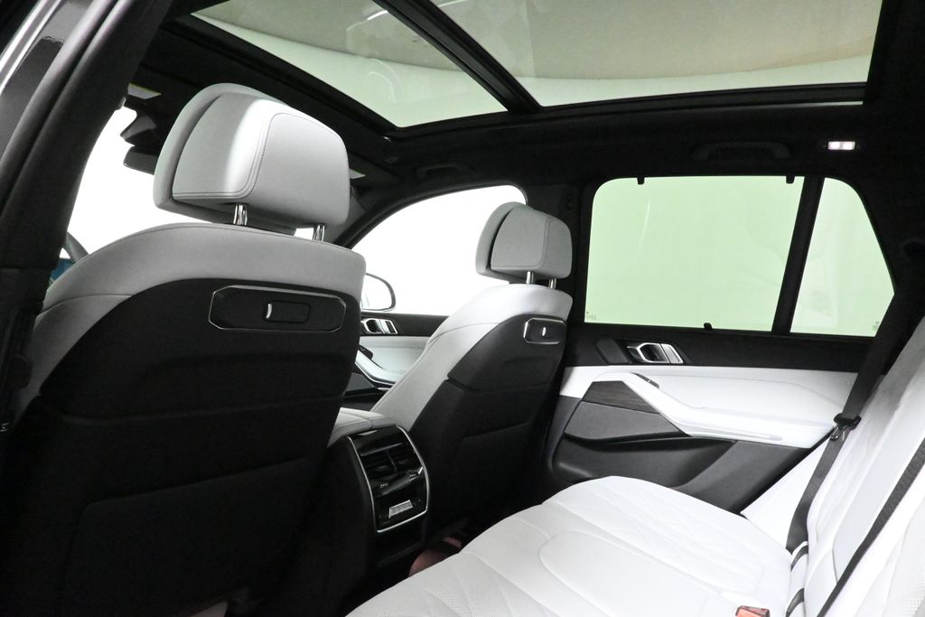 Thumbnail: 2026 BMW X5 - 32