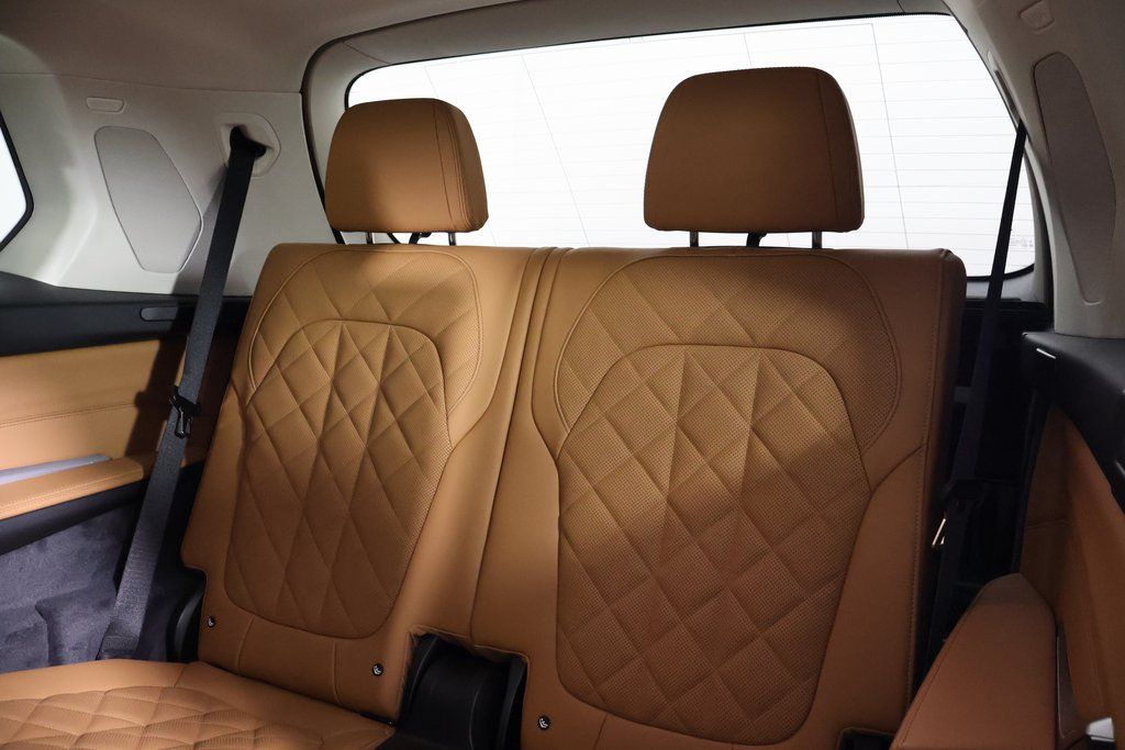 Thumbnail: 2026 BMW X7 - 7