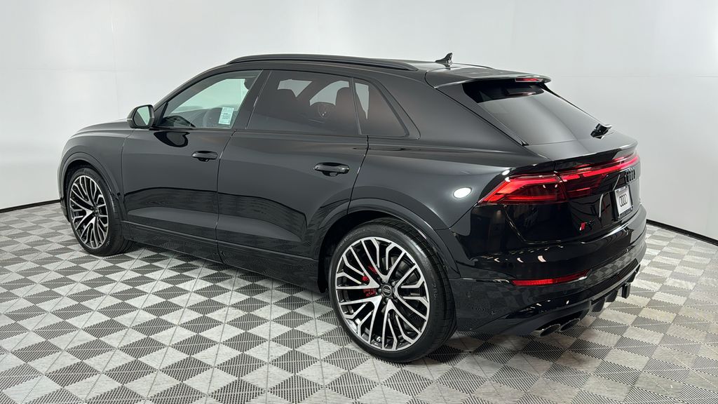 2025 Audi SQ8  3