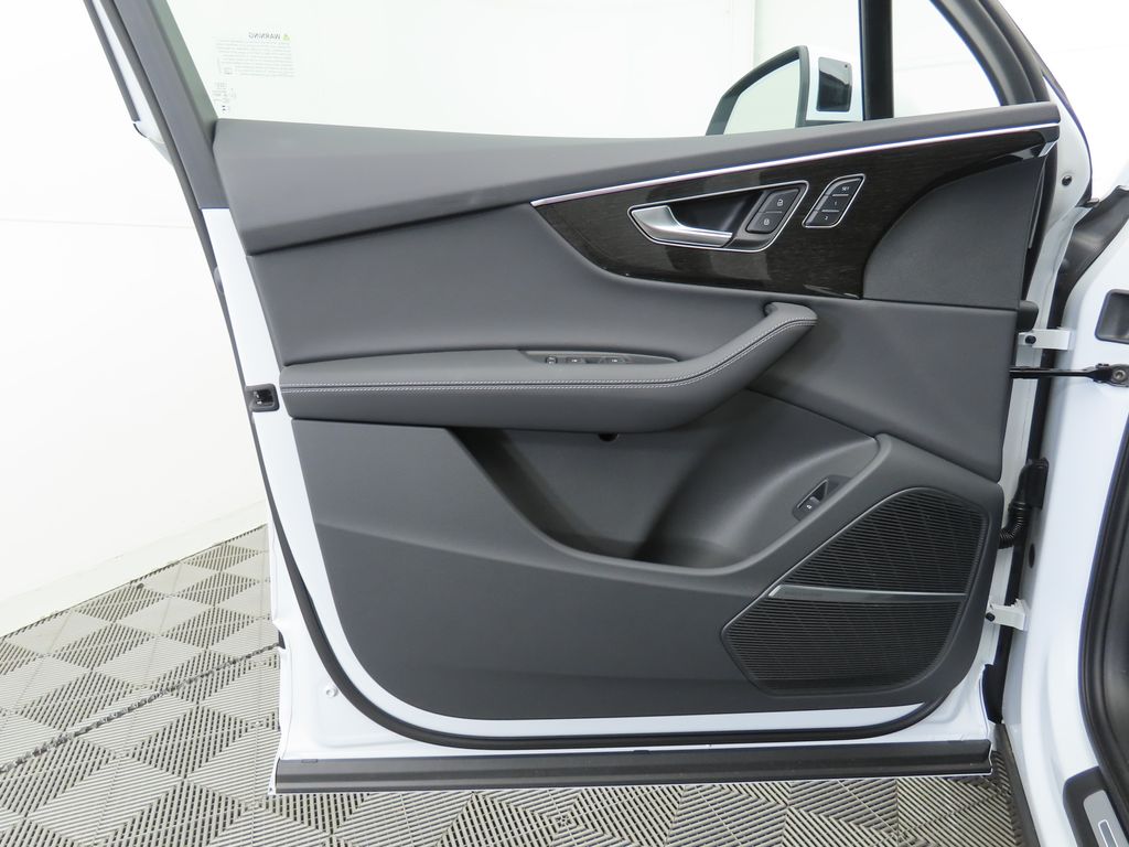 2025 Audi Q7  26