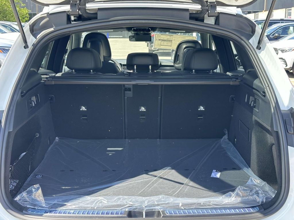 2025 Mercedes-Benz GLC 300 14