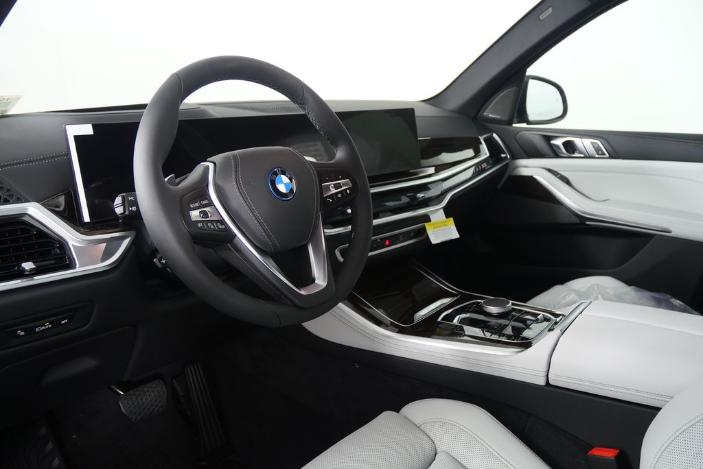 Thumbnail: 2026 BMW X5 - 10