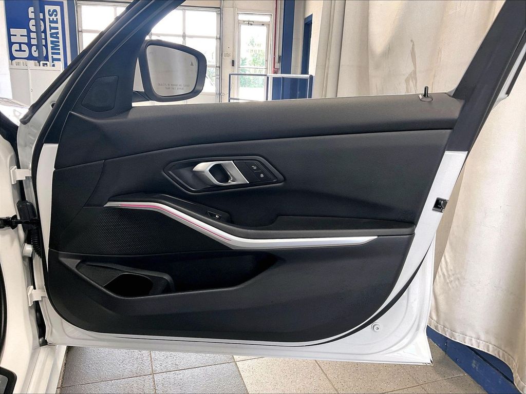 2026 BMW 3 Series — photo 12