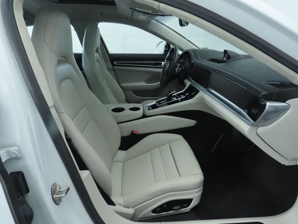 Thumbnail: 2022 Porsche Panamera - 21