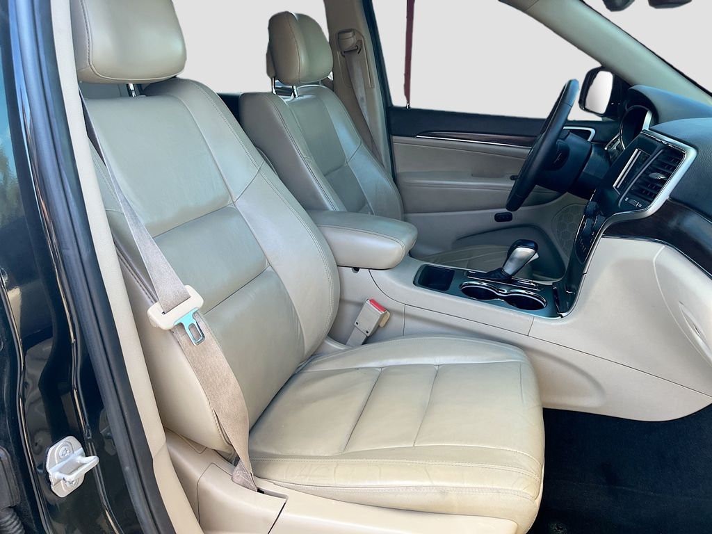 Used 2018 Black Jeep Limited image 26