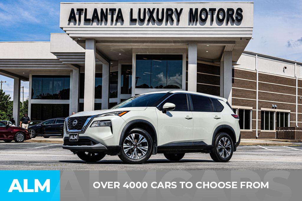 Used 2022 White Nissan SV image 3