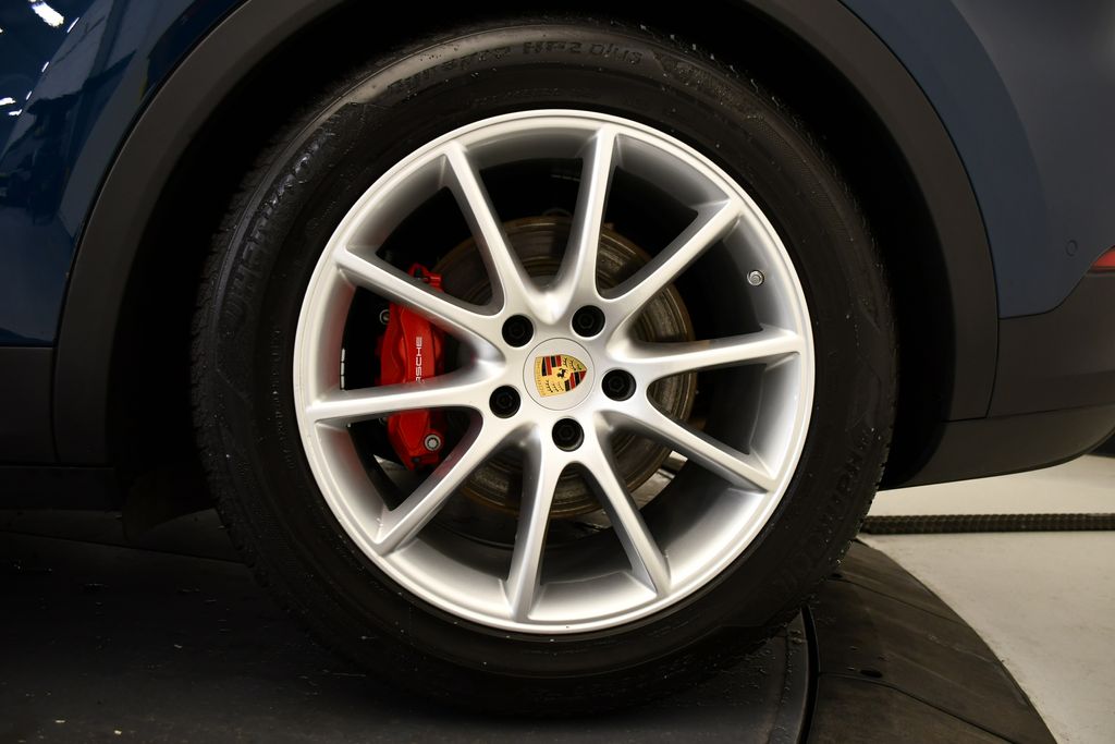 Thumbnail: 2024 Porsche Cayenne - 17