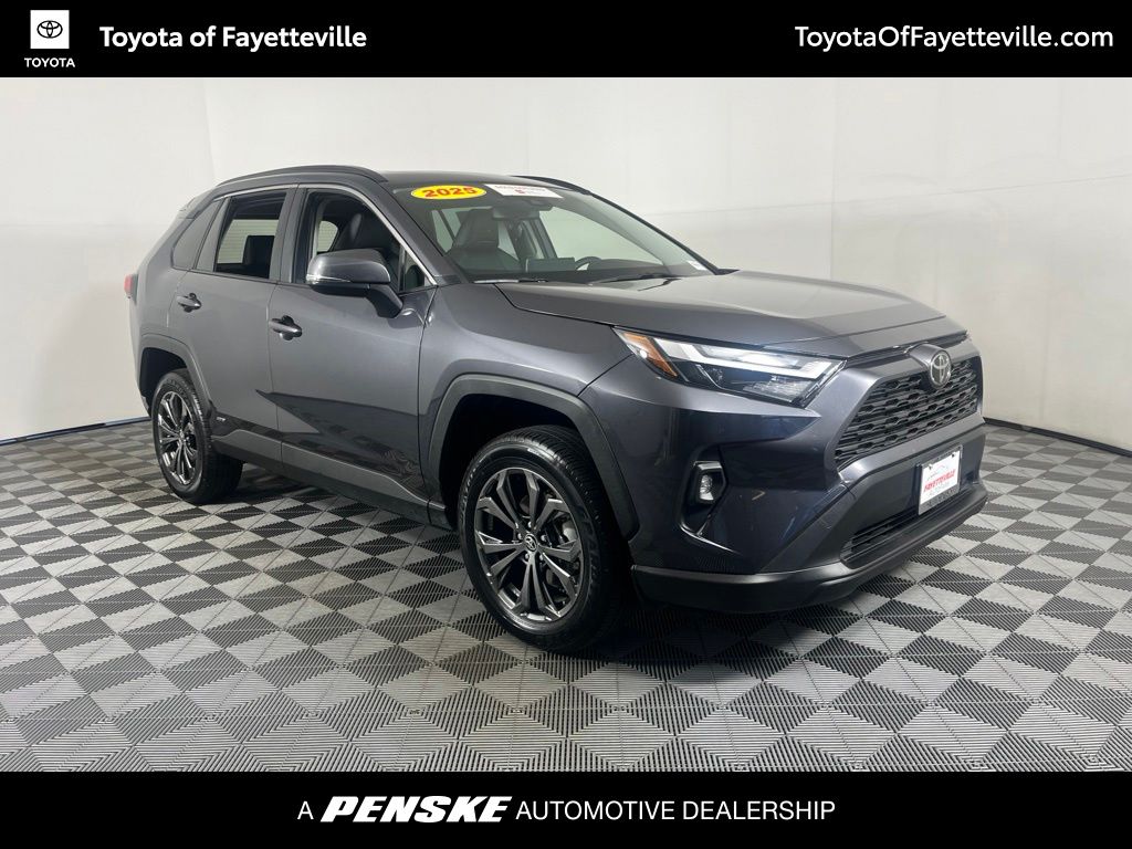 Thumbnail: 2025 Toyota RAV4 - 17