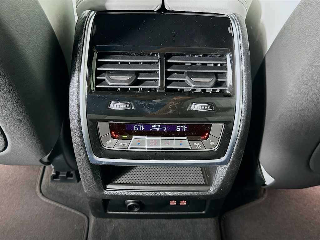 Thumbnail: 2026 BMW X7 - 18