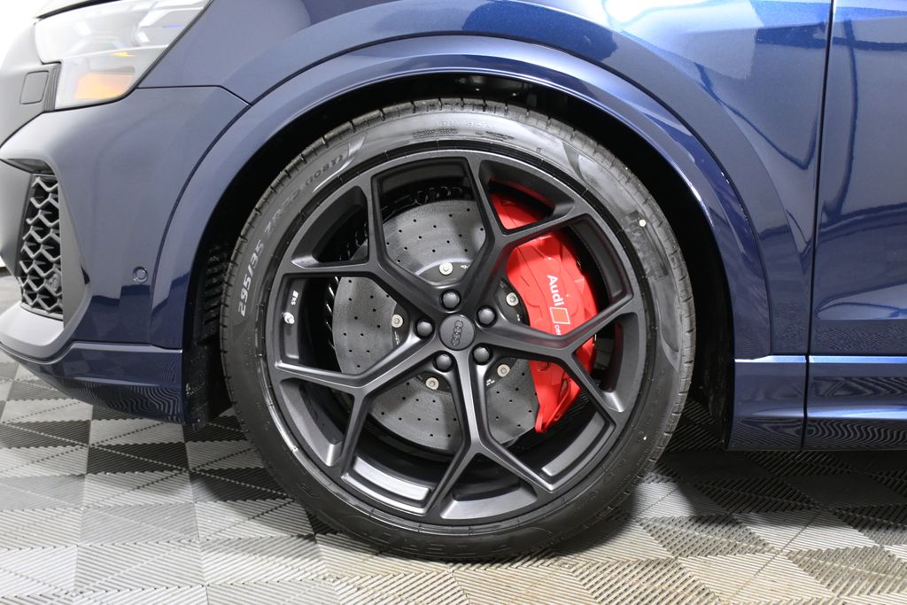 Thumbnail: 2026 Audi RS Q8 - 11