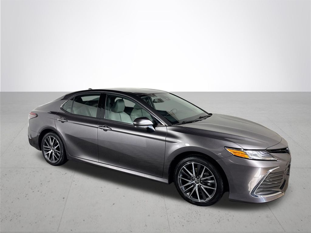 2023 Toyota Camry Hybrid XLE
