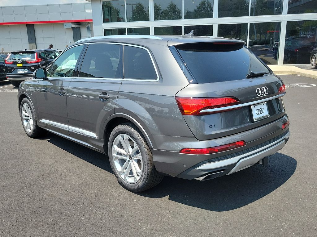 2025 Audi Q7  4