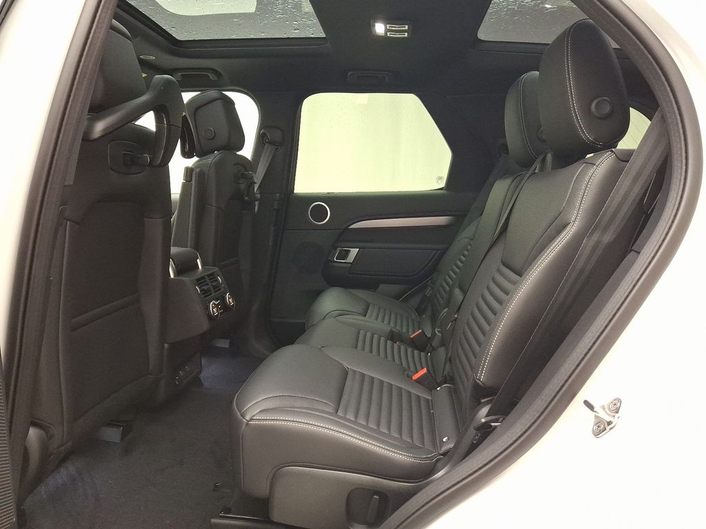 Thumbnail: 2025 Land Rover Discovery - 6