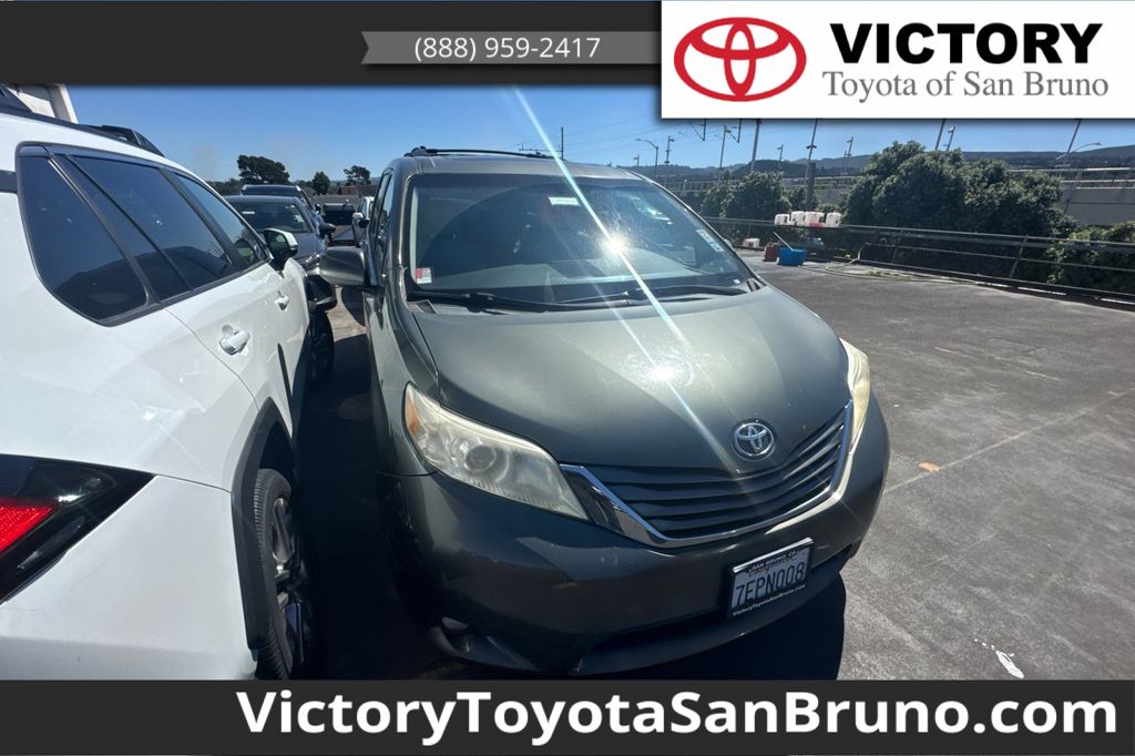 Cypress Pearl 2013 Toyota Sienna XLE 7-Passenger Minivan Front-Wheel Drive 6-Speed Automatic Overdrive