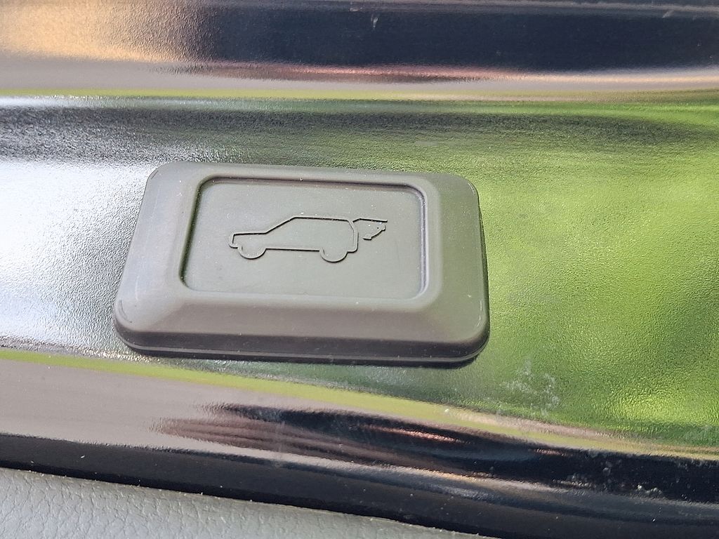2021 Toyota RAV4 XLE 31