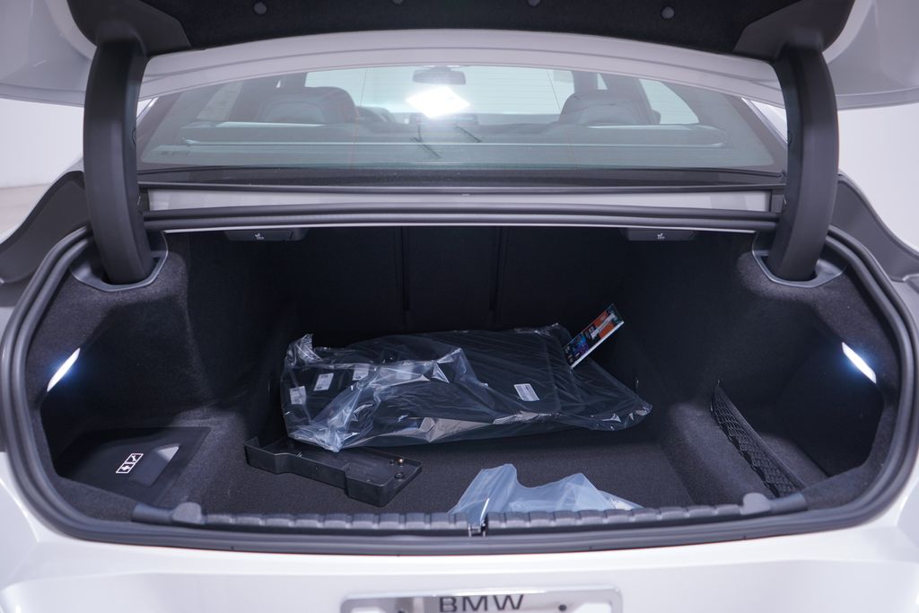 Thumbnail: 2026 BMW 8 Series - 19