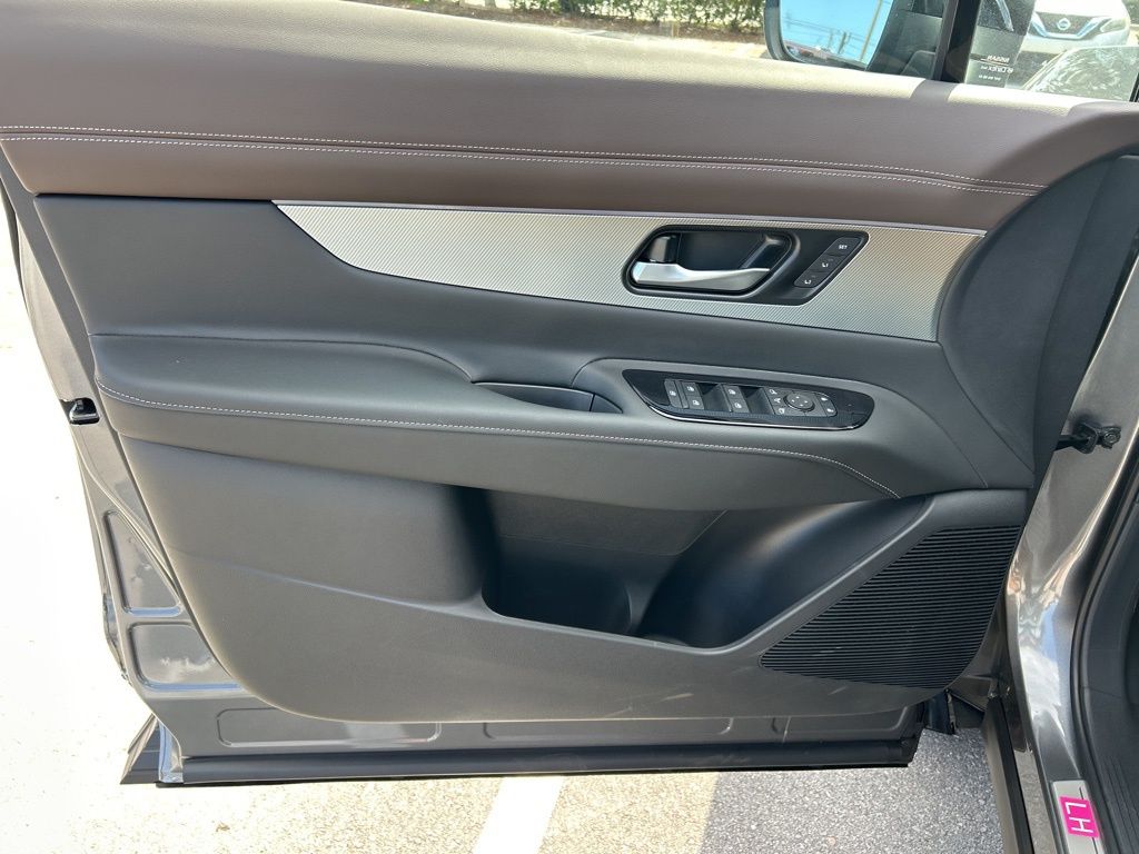 New 2026 Gray Nissan Platinum image 18