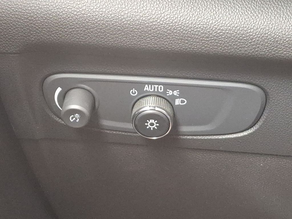 2022 Buick Envision Preferred 23
