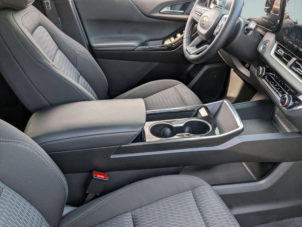 2025 Chevrolet Equinox LT - Photo 31
