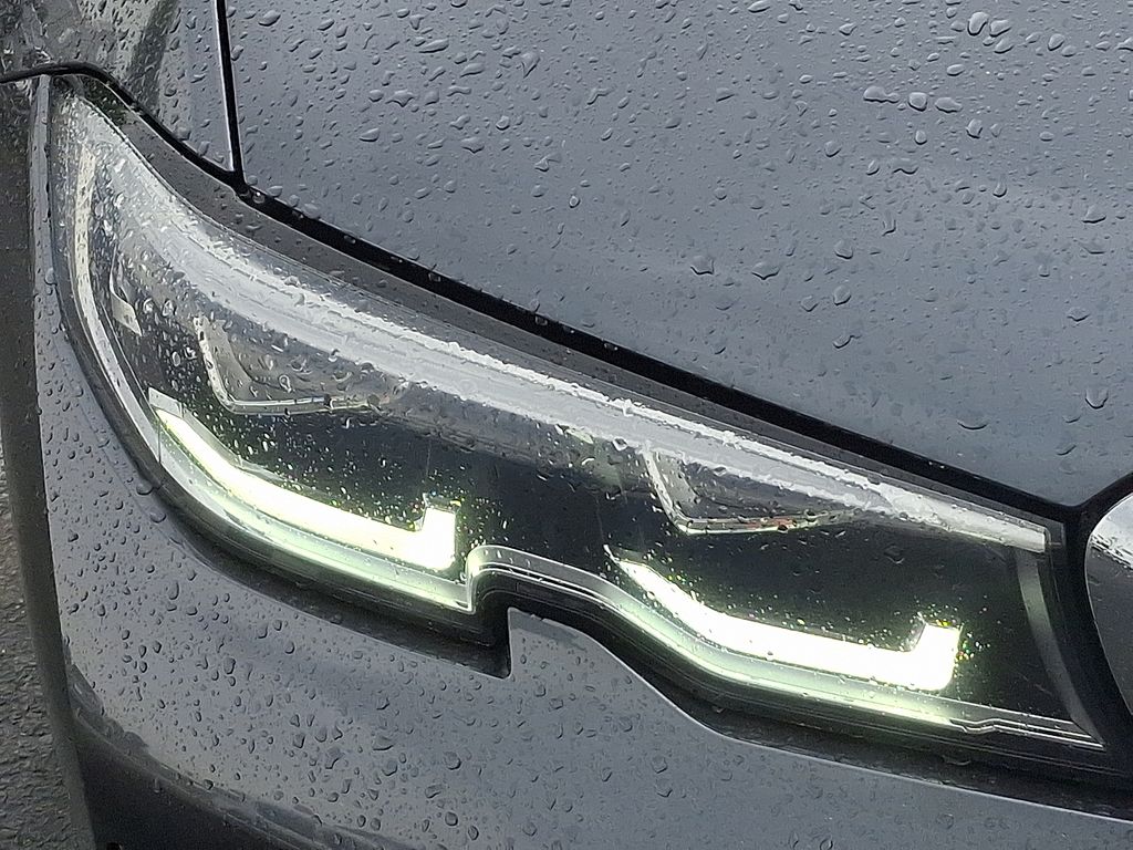 2022 BMW 3 Series 330i xDrive 9