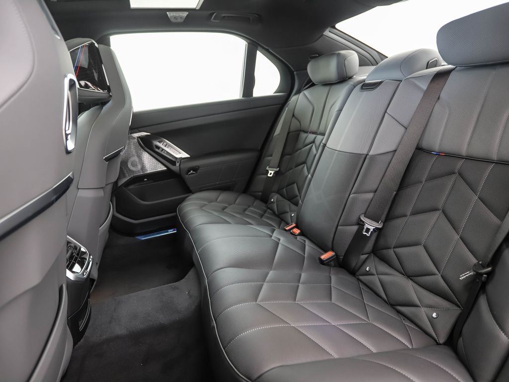Thumbnail: 2025 BMW 7 Series - 22