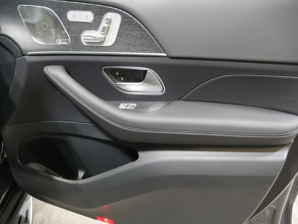 Thumbnail: 2026 Mercedes-Benz GLS - 28