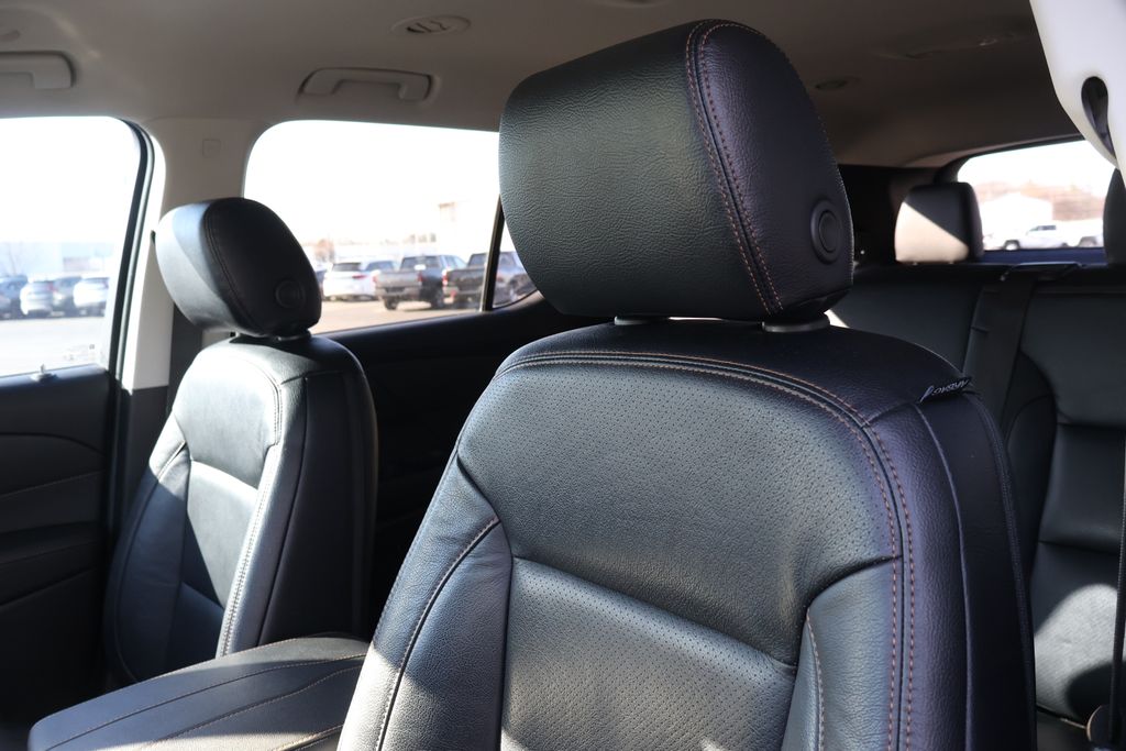 Thumbnail: 2021 Chevrolet Traverse - 32