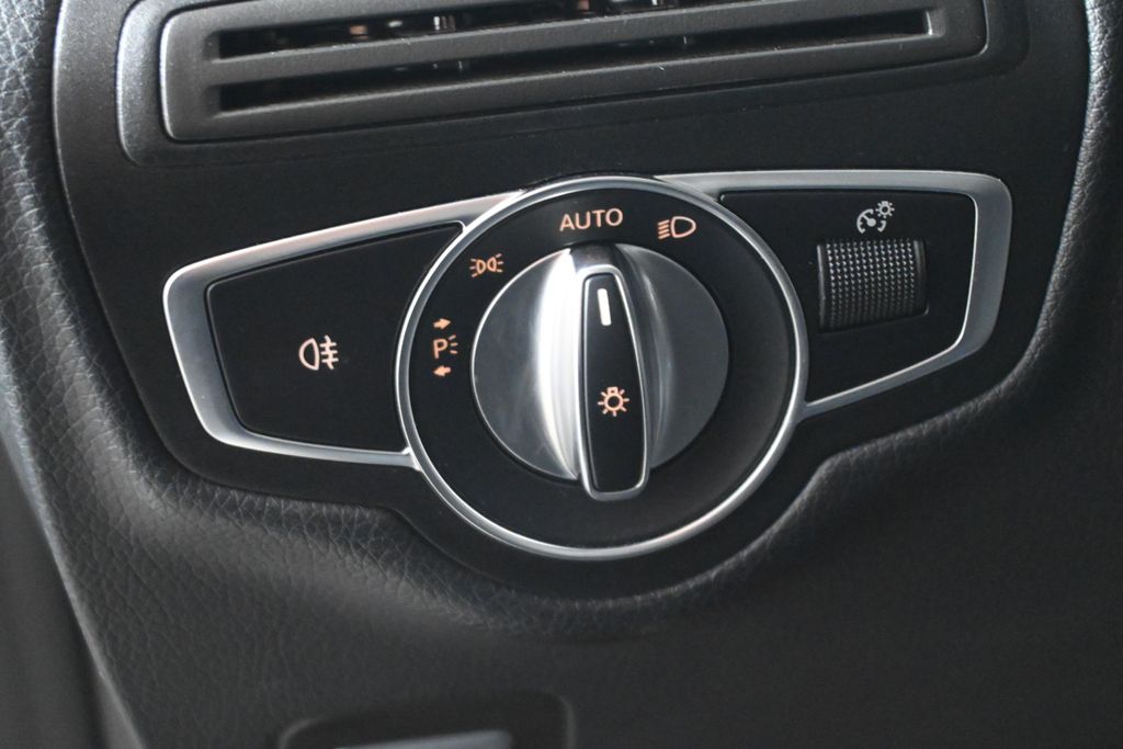 Thumbnail: 2019 Mercedes-Benz GLC - 27