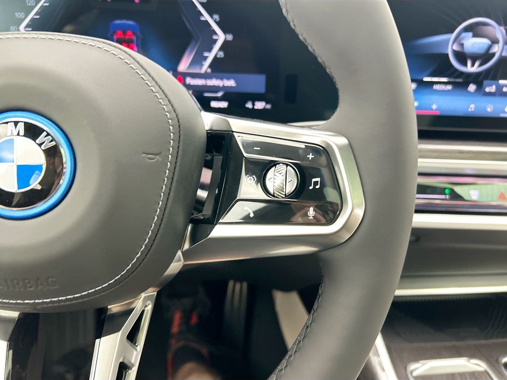 Thumbnail: 2026 BMW i7 - 12