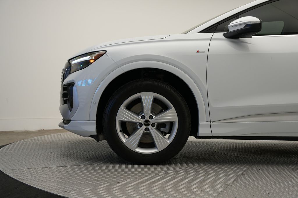 Thumbnail: 2023 Audi Q4 e-tron - 2