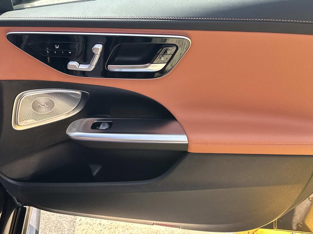 Thumbnail: 2023 Mercedes-Benz C-Class - 10