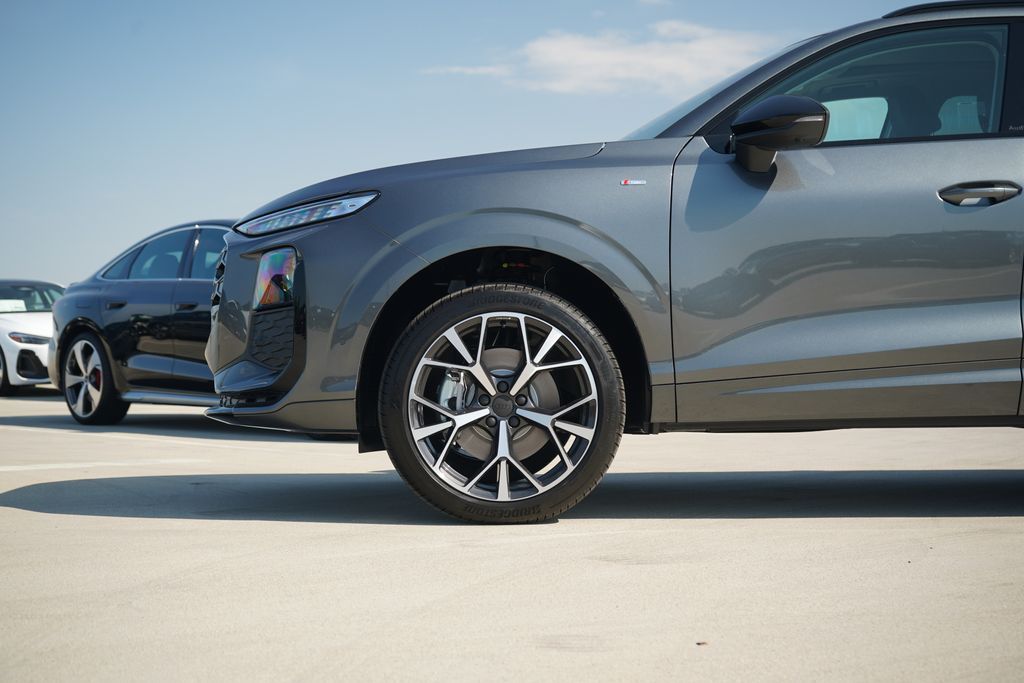 Thumbnail: 2026 Audi Q3 - 3