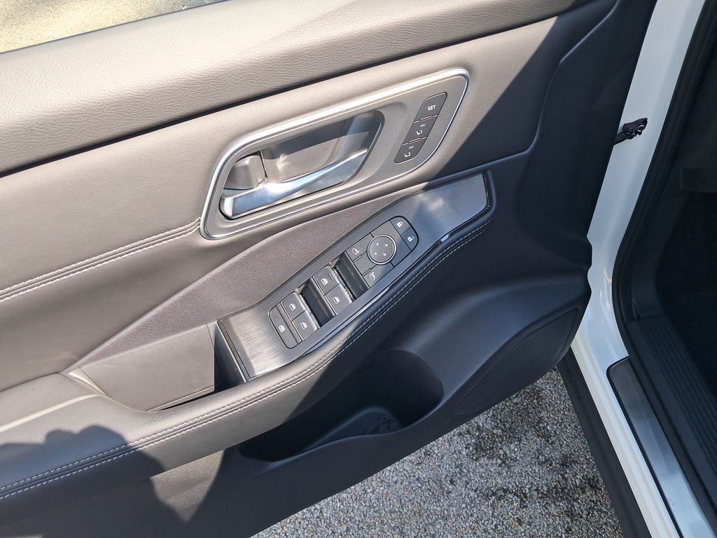 2026 Nissan Rogue Platinum White at South Hills Kia