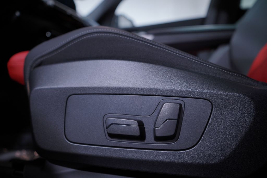 Thumbnail: 2025 BMW X2 - 15