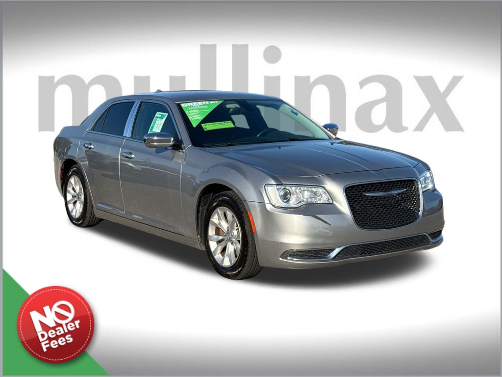 2016 Chrysler 300 Limited's photo