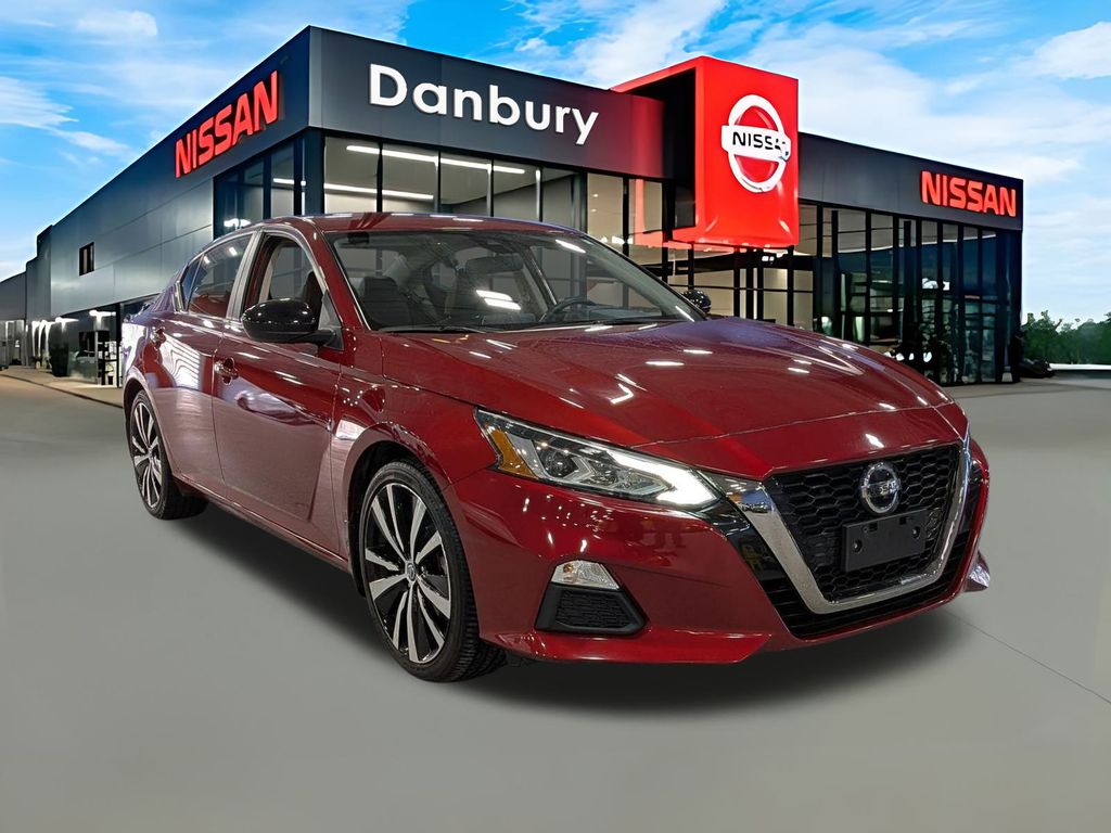 2022 Nissan Altima SR's photo