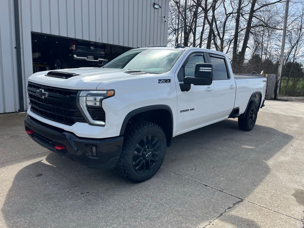 Summit White 2025 Chevrolet Silverado 2500HD LT Crew Cab 4WD Pickup Truck Four-Wheel Drive Automatic