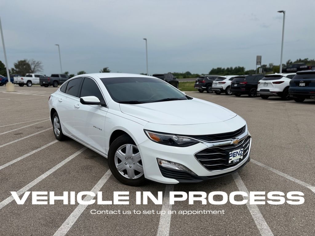 Summit White 2023 Chevrolet Malibu Sedan Front-Wheel Drive Continuously Variable Transmission