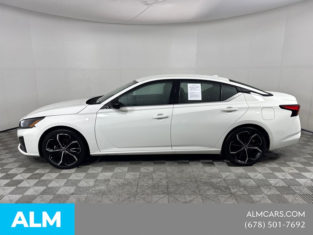 Used 2025 White Nissan 2.5 SR image 11