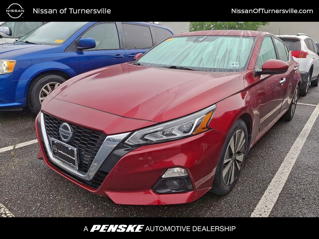 2020 Nissan Altima SV Hero Image