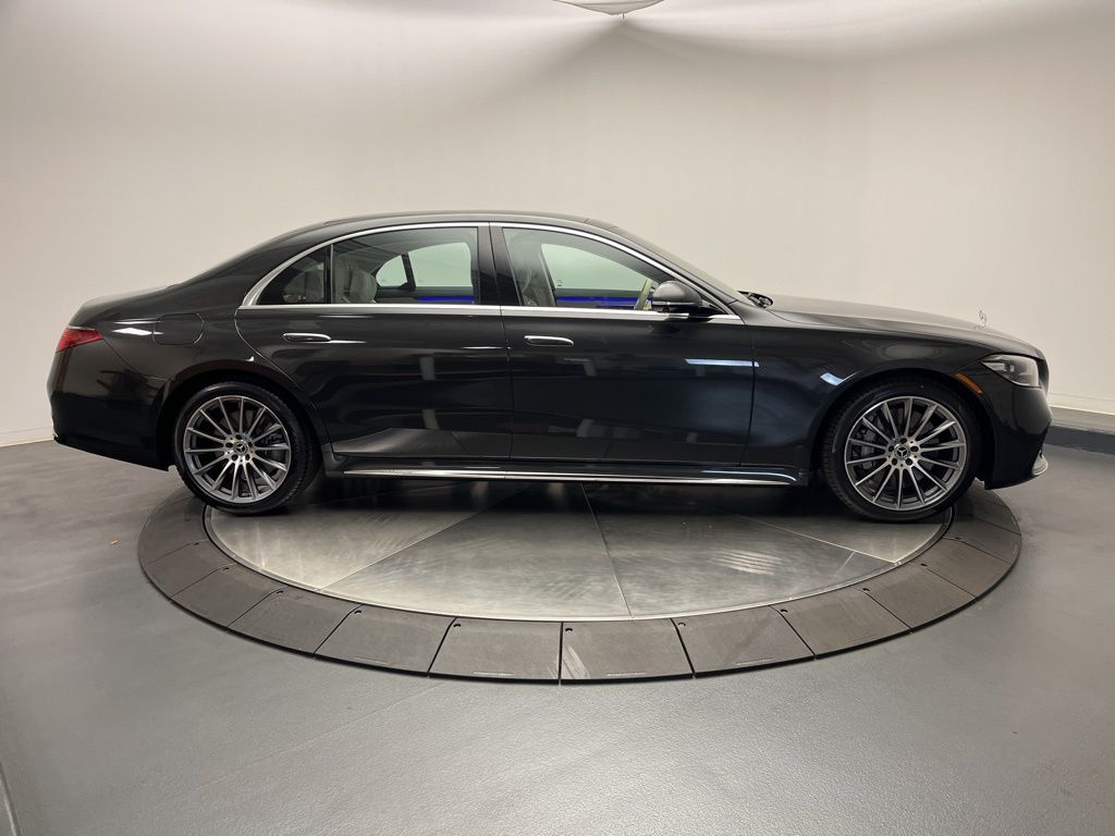 Thumbnail: 2025 Mercedes-Benz S-Class - 8