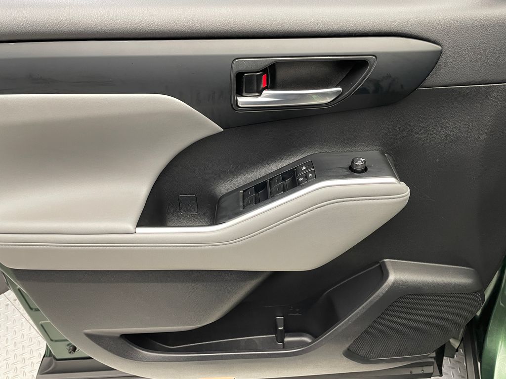 2023 Toyota Highlander XLE 9