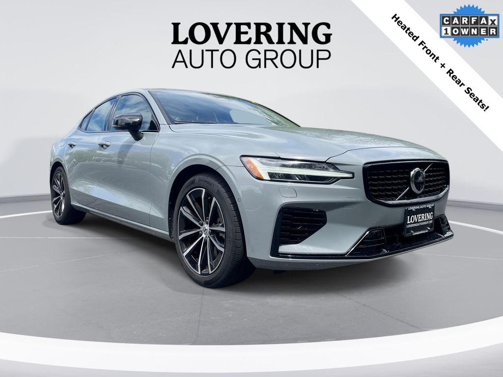 2025 Volvo S60 Gris Sedán Tracción en las cuatro ruedas Automática