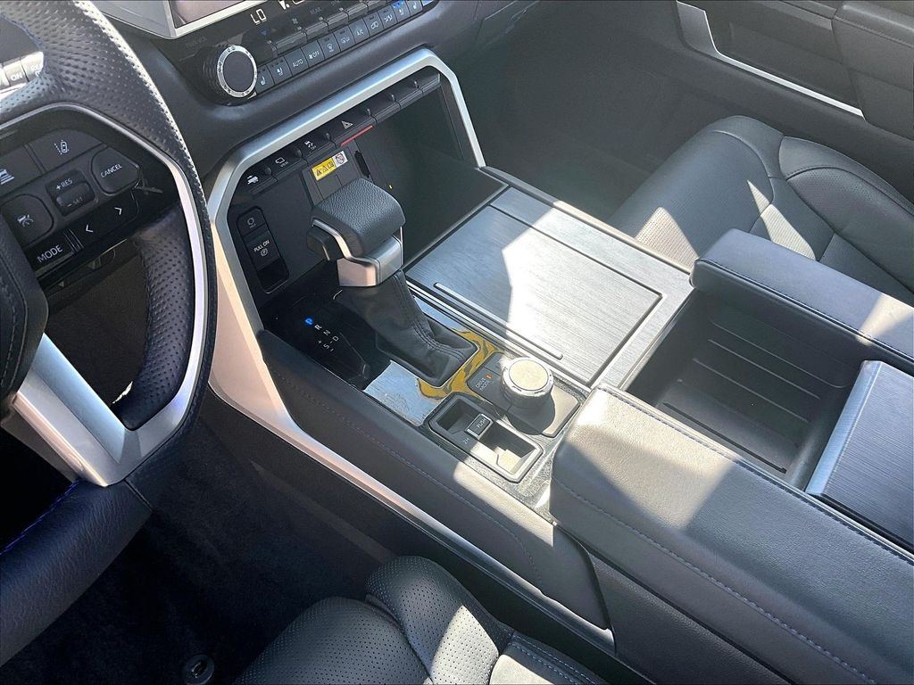 2024 Toyota Sequoia — photo 21